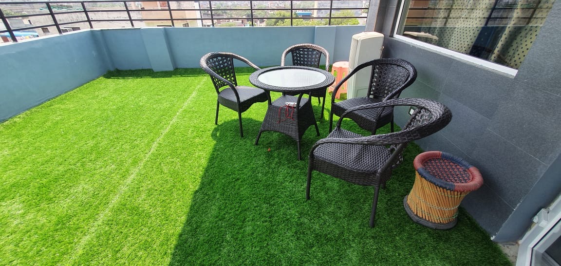 Artificial_grass_dwarka-more1