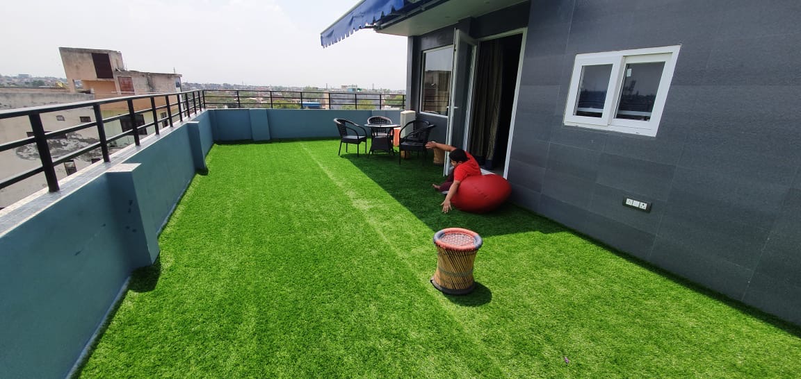 Artificial_grass_dwarka_more2